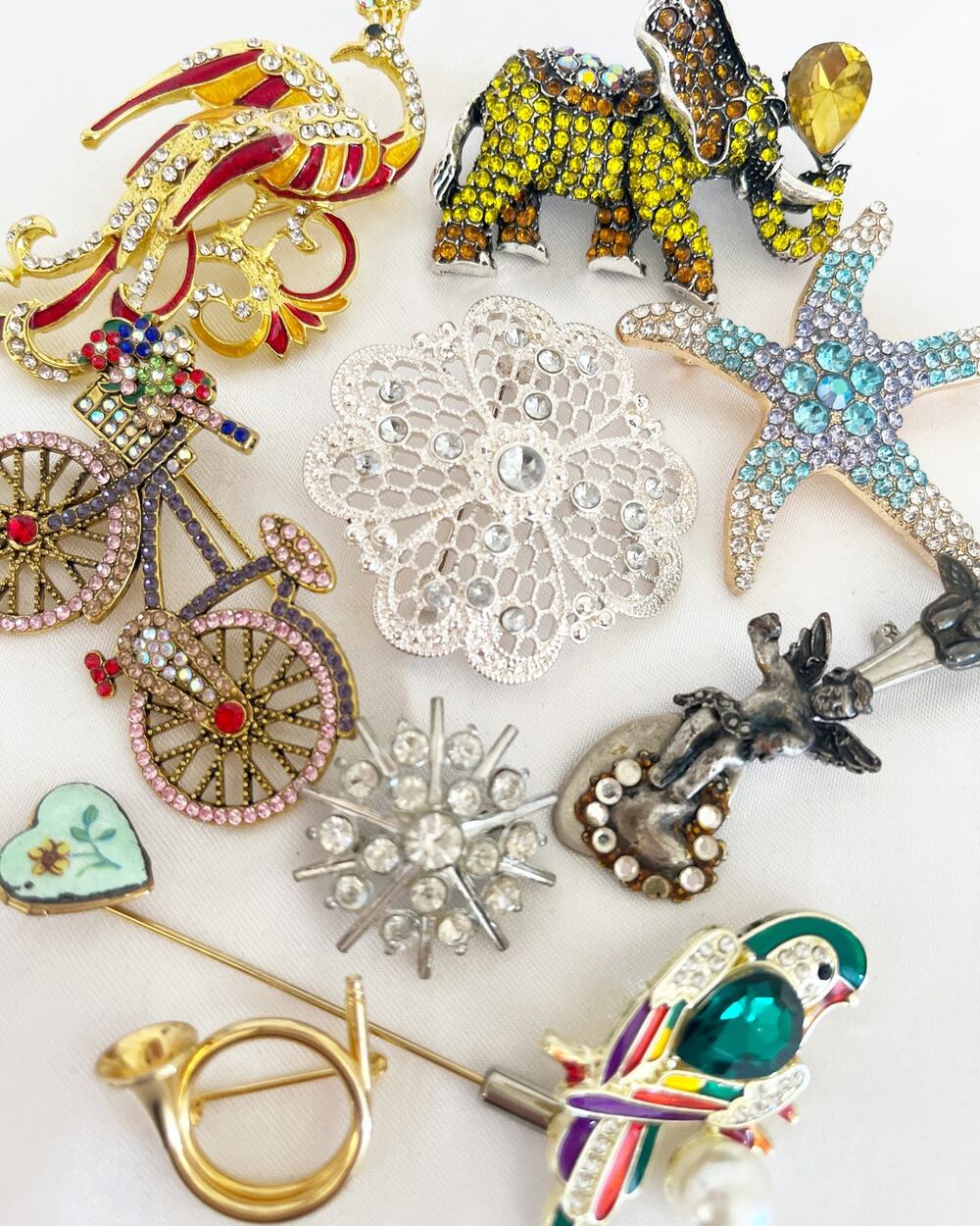 JEWELRY 10 BROOCHES Elephant Bicycle Spoon French Horn Starfish Crystal Gold Ge